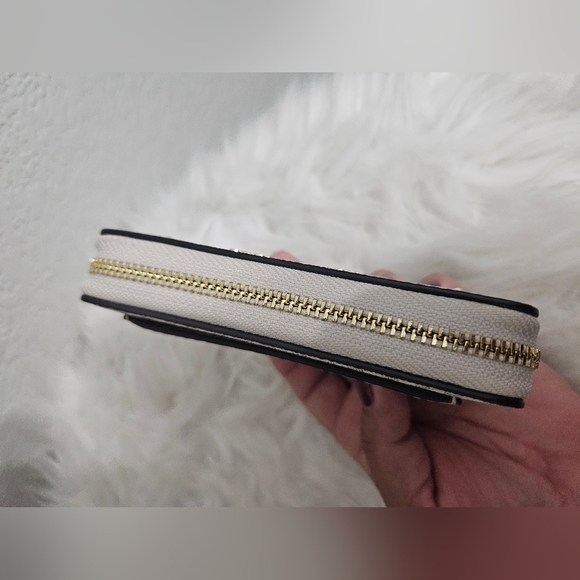 Michael Kors Small Studded Wallet EUC - Picture 4 of 9